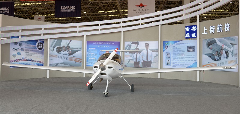 Zhengzhou air show indoor exhibition helicopter helicopter UAV attention